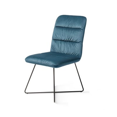 Zils samta dizaina krēsls ar melnām metāla kājam